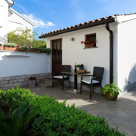 Cosy Studio Apartment *